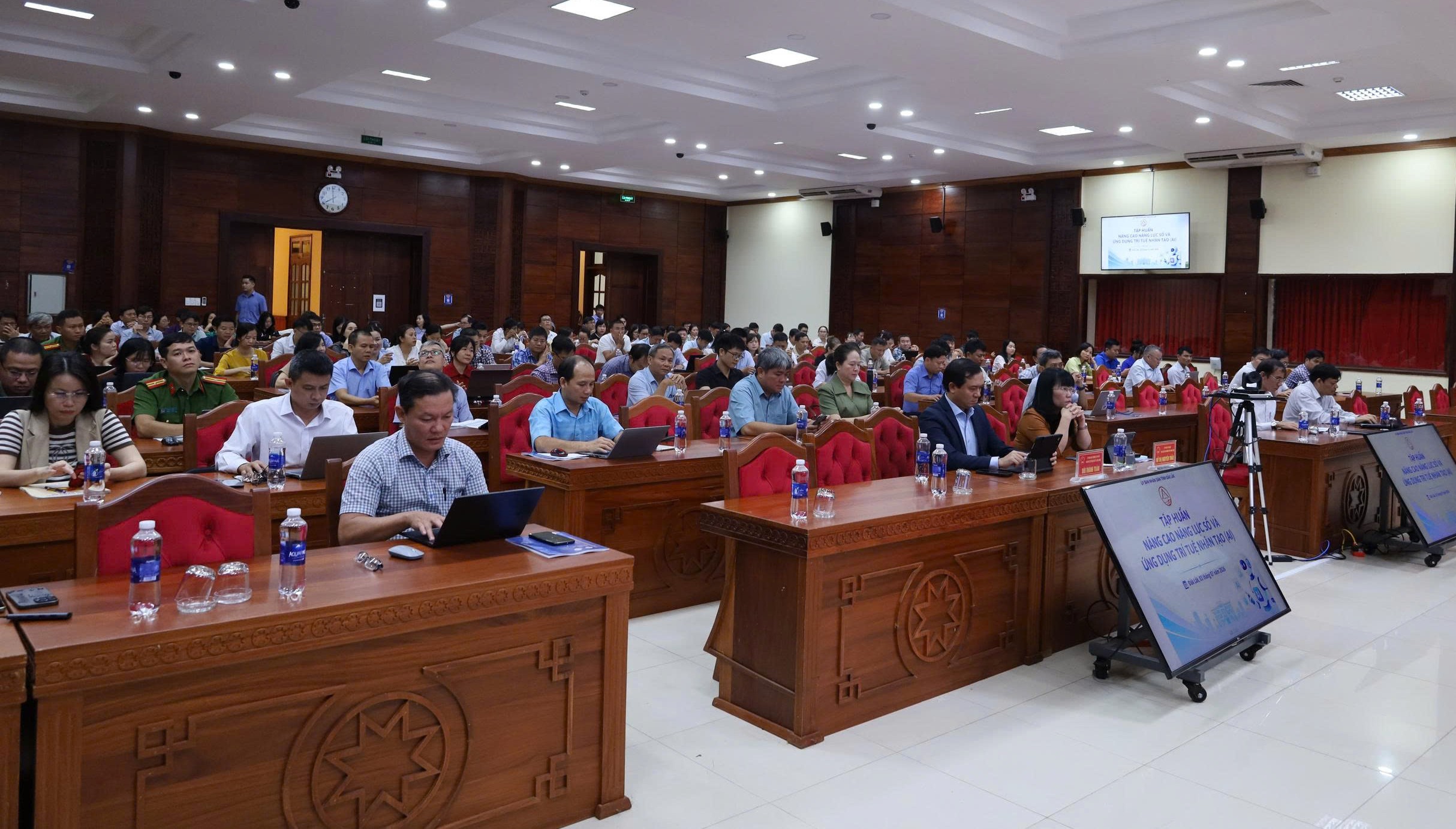 Tập huấn nâng cao năng lực số và ứng dụng trí tuệ nhân tạo AI trong hoạt động công vụ